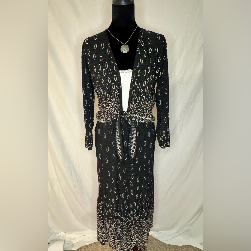 Black Set with White Circle Details